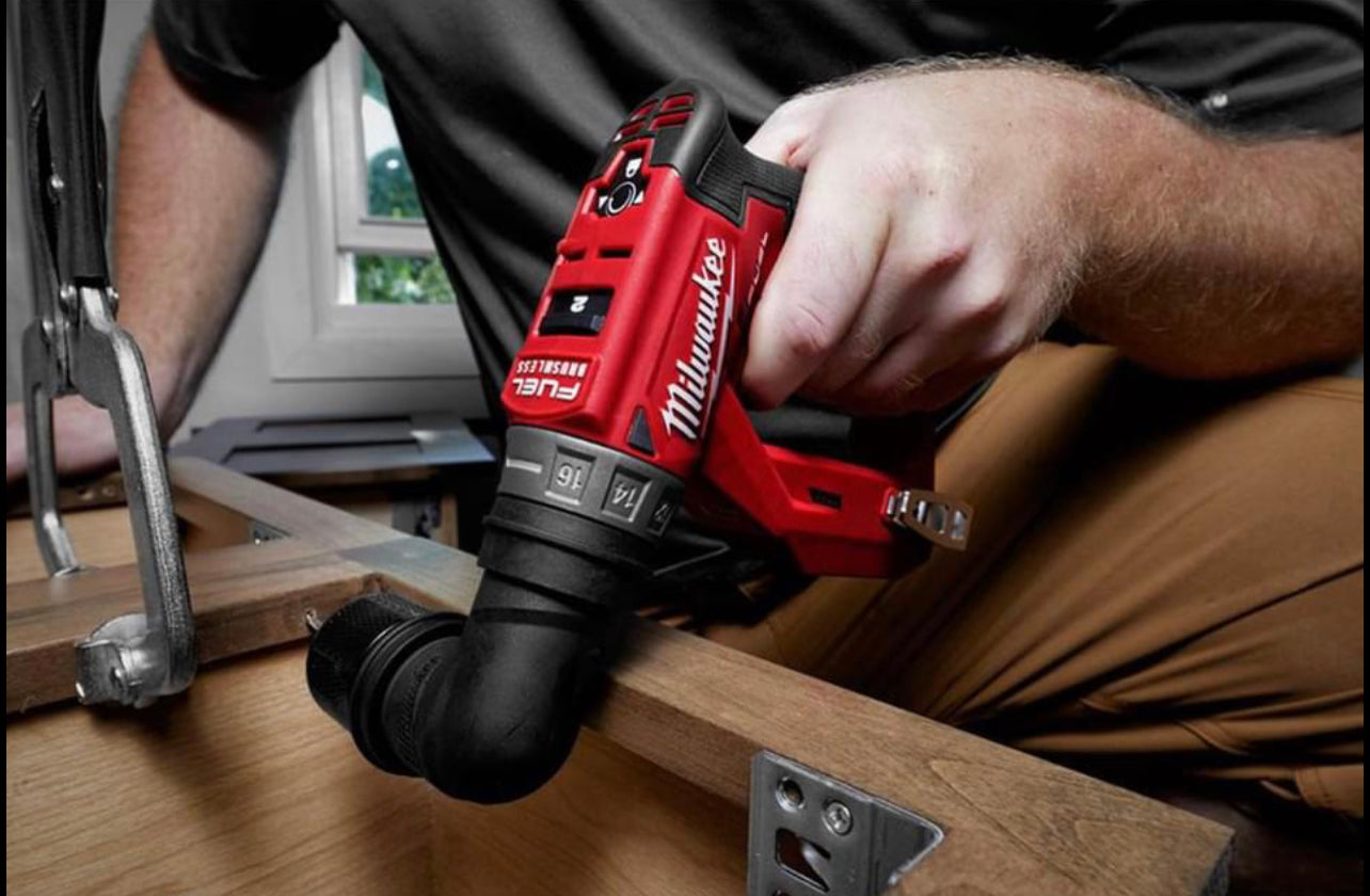 Taladro atornillador de instalación de COMBUSTIBLE Milwaukee de 3/8” M12 (2505-20)