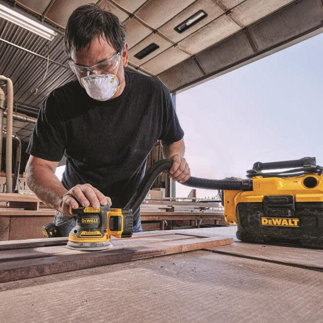 dewalt-20-v-max-brushless-5-in-random-orbit-sander-bare-tool-dcw210b-detail-view-3