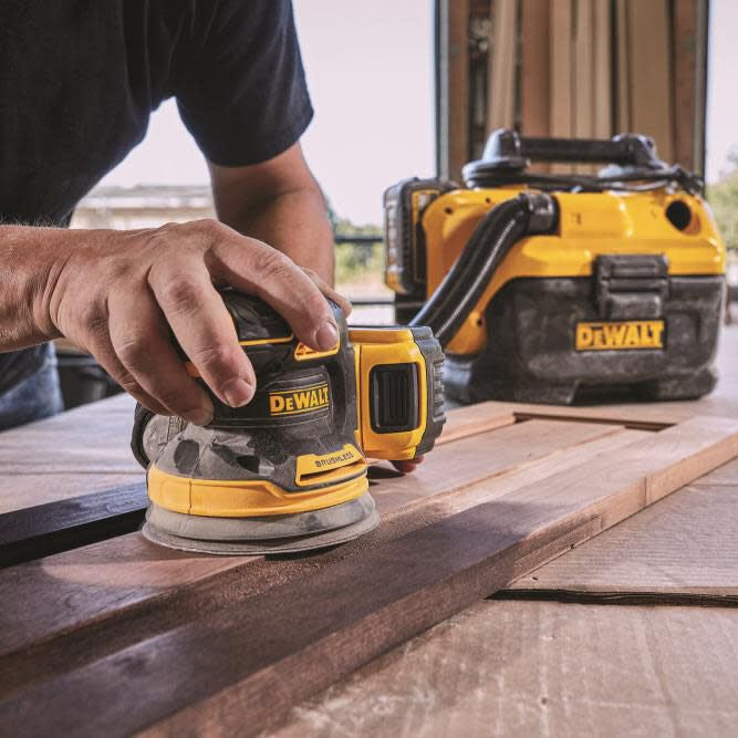 dewalt-20-v-max-brushless-5-in-random-orbit-sander-bare-tool-dcw210b-detail-view-4